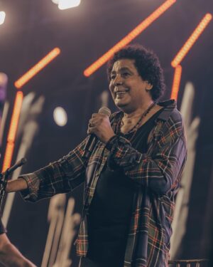 Mohamed Mounir Instagram - Sea view North Coast 

25 . 08 . 22 

📸 by @cmzworld