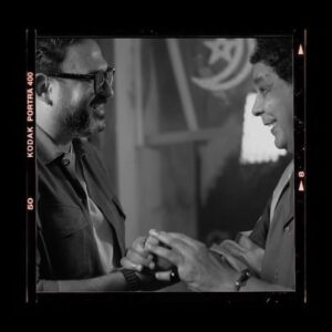 Mohamed Mounir Instagram - Making of Lellّy | كواليس لِلّي 

كواليس تصوير ڤيديو كليب لِلّي كامله الآن علي قناة يوتيوب الرسمية 🎶 الرابط في السيرة الذاتية 

Making of 𝗟ellّy is Out Now on Youtube 🎶 link on my bio