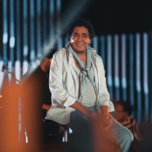 Mohamed Mounir Instagram - الي جمهوري الحبيب جعلكم الله دائماً مثالا حي للخلق و الاحترام  و الذوق الرفيع وكل عام وانتم بخير.

To my beloved fans, God has always made you a living example of respect and good taste, may this year bring you joy , laughter ,peace and lots of love..
.
.
.
.
.
.
📸 by @el_saa2r @osama_salmaan