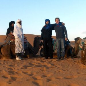 Mohammed Marouazi Instagram - Hâte de retrouver le Sahara , l'air frais et les gens simple. Pour une nouvelles aventure. Tom Schlesinger est un script doctor, scénariste, academy awards winner 🏆🏆 ami et personne simple comme si-Omar à ma  droite, notre guide et poète et ami. À 2021 inchaallah. 
#tomschlessinger 
#writingfilms 
#morocansahara