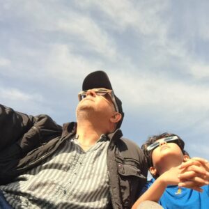 Mohammed Marouazi Instagram - Lundi 08 Avril 2024, en cet avant dernier jour de Ramadan ici au Québec, on assiste à un spectacle Divin. Cet eclipse était juste magnifique. AID MOUBARAK A TOUT LES MUSULMAN E S .
 تقبل الله منا و منكم و عيدكم مبارك سعيد 💚.
