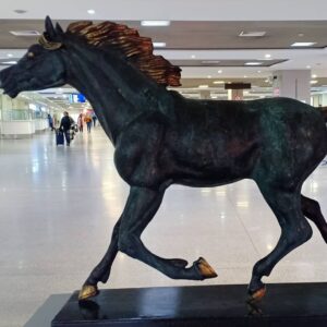 Mohammed Marouazi Instagram - Deux sculptures en bronze . Une a l'aéroport Mohammed v et l'autre au golf royale dar es salaam. Ya salaam . pure chef d'oeuvre.  Bonjour Mon Maroc .