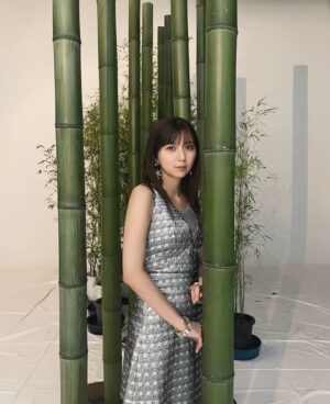 Moka Kamishiraishi Instagram - 東宝カレンダー 2025
参加させていただきました🪽おたのしみに
わたしは何月でしょう？わかったら天才！🎋(え！)