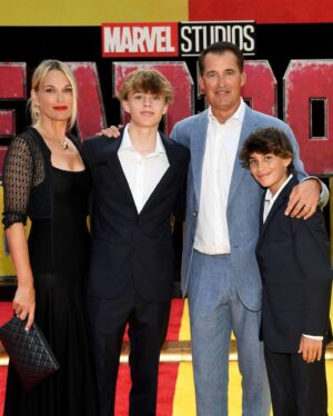 Molly Sims Instagram - @slevydirect @vancityreynolds & @thehughjackman thank you for making me the cool Mom/Aunt 😜 you guys MADE these boys entire year❤️ it’s SOOOOO FUN… what a ride