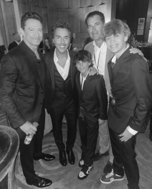 Molly Sims Instagram - @slevydirect @vancityreynolds & @thehughjackman thank you for making me the cool Mom/Aunt 😜 you guys MADE these boys entire year❤️ it’s SOOOOO FUN… what a ride