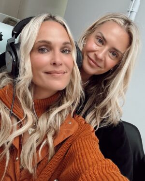 Molly Sims Instagram - From our late 20’s to dating to heartbreak to weddings to raising kids to co-hosting to FaceTiming each other at the mall convincing each other “we need something” 😜 to leaning on each other through every hard time ❤️ @emesegormley thank GOD I told you I liked your hair 20 years ago at an event and Thank GOD you actually followed up to hangout. 😂 I would’ve missed out on the best friend I could’ve ever asked for. 

You’re my partner in crime and always tell me how it is, whether I like it or not 😉 and I wouldn’t want it any other way. Love you woman ❤️