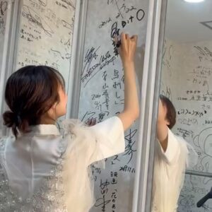 Momoko Tanabe Instagram - DitO舞台挨拶の素敵な衣装たち👗
いつもお世話になっている2人が手掛けてくれました💐
Hairmake Rina Ohara @rrr417 
Styling Sho Sasaki @shosasaki_ 
⁡
お越しくださったみなさま、ありがとうございました！楽しかったー!!
ウェルカムボードを用意してくださった映画館もあったり、、
観てくださったお客様と直接お会いできるなんて普段なかなかできないから、胸に募った想いをお伝えできてたら嬉しいです😌
⁡
劇場で味わえるのは今だけ。
『DitOを観る』という体験をこの夏ぜひ
楽しんでください！🌻
⁡
⁡
#DitO
#ディト
#pr
