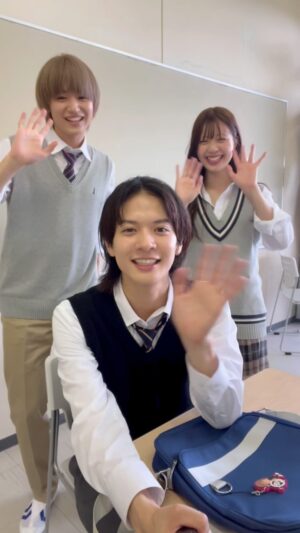 Momose Takumi Instagram - 8月日曜22時〜ABC.テレ朝ドラマ「素晴らしき哉、先生」
同じクラスのたかと、ゆなちゃんと😌
ぜひ！何卒〜
#すばかな先生
