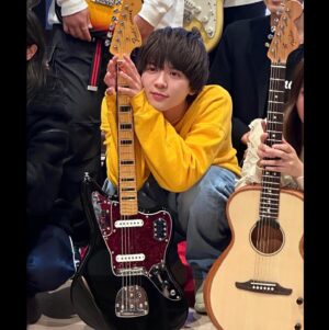 Momose Takumi Instagram - ・
超十代×fender
ギターイベント来てくれたみんなありがとう楽しかったね

ほんわかしてて楽しい1日だったな〜

ギター好きでよかった！