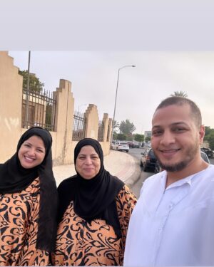 Mona Farouk Instagram - من صلاة العيد 
كل سنه وانتم طيبين وحلوين ومبسوطين يارب العالمين 🙏🏻
#عيد_اضحي_مبارك  #صلاة_العيد  #صلاة #عيد_مبارك  #عيد  #عيد_سعيد  #oops  #alhamdulillah  #eidmubarak #tiktok #onthisday #instagram