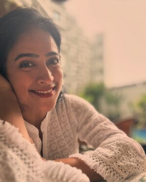 Mona Kakade Instagram - ஒறு முடிவு இருந்தால்,
அதில் தெளிவு இருந்தால்,
அந்த வானம் வசம் ஆகும்😇🧿

#monabedre 
#actor 
#selfie 
#post 
#picoftheday 
#photooftheday 
#instagood