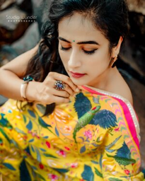Mona Kakade Instagram - Finally being myself 🤩

📸 @sw__portraits 
Saree @bhavikadevarapalliofficial 

#monabedre 
#actor 
#saree 
#designer 
#post 
#picoftheday 
#pose 
#instagood