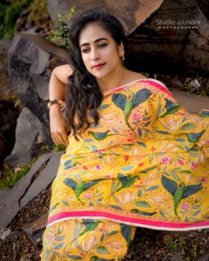 Mona Kakade Instagram - Finally being myself 🤩

📸 @sw__portraits 
Saree @bhavikadevarapalliofficial 

#monabedre 
#actor 
#saree 
#designer 
#post 
#picoftheday 
#pose 
#instagood