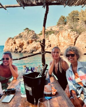 Monet Mazur Instagram - living. 🐚⚓️🛟🌊🦀🇪🇸