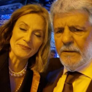 Mónica Antonópulos Instagram - Pueden seguirnos en el METAVERSO DE @ricardoylilianatv una cobertura del mundo nuevo digital única de estos señores que caen en la modernidad para traer realidad y nostalgia.