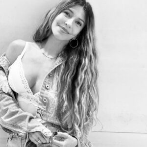 Mónica Ayos Instagram - De mí y también de nosotros. ♥️