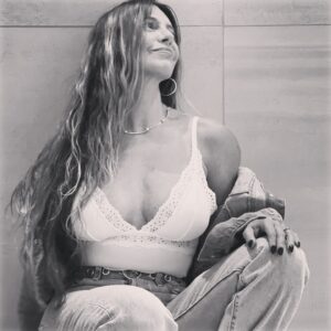 Mónica Ayos Instagram - De mí y también de nosotros. ♥️