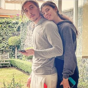 Mónica Ayos Instagram - De mí y también de nosotros. ♥️
