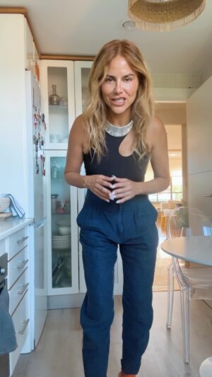 Mónica Hoyos Instagram - Para ti mi precios@ 
Desde mi cocina te digo brilla!!! 💛
Que no te apaguen💛