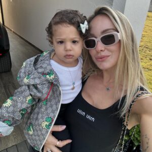 Monick Camargo Instagram - Ready !!!
✈️🤍🧳👯‍♀️