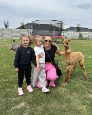Monika Bagárová Instagram - Střípky 🦙💛🌾