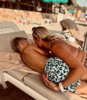 Monique Westenberg Instagram - Making memories together 🐚