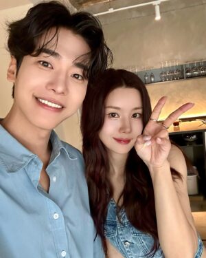 Moon Ji-hoo Instagram - 평소에 즐겨보던 Youtube 카더정원
아바타 소개팅에 제가 출연했어요
정말 재밌습니다 보러 놀러오세요!!👆🏻
