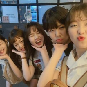 Moon Joo-yeon Instagram - 5주년기념, 그럼에도 5주년
별처럼 달처럼 앞으로도 즐겁게✨
#열여덟의순간
#momentateighteen