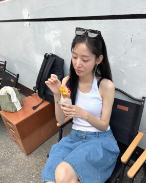Moon Joo-yeon Instagram - 🍧🌷🍧🌞🍧☀️☀️☀️
icecream in hannam OUCH🥶