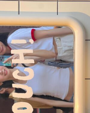 Moon Joo-yeon Instagram - 🍧🌷🍧🌞🍧☀️☀️☀️
icecream in hannam OUCH🥶