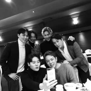 Moon Jun-young Instagram - 뭘하든 , 항상 행복하게 웃어❤️