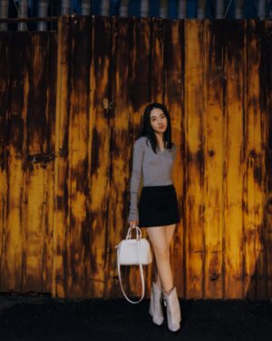 Moon Lee Instagram - 宣傳告一個段落了呀(*≧ω≦)
現在開始學習一下怎麼放空

-
@givenchy  #givenchyantigona Cube