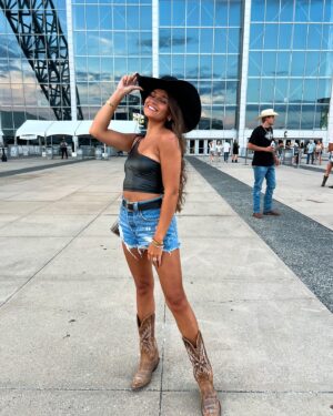 Morgan Simianer Instagram - Long live Cowgirls 🤠