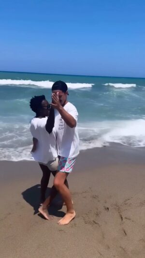 Motsi Mabuse Instagram - Celebrate Thursdays like it’s Friday ❤️❤️❤️😂❤️🙌🏾🙏🏾!! s 😂😂❤️🙏🏾
#KeepDancing#danceinspiration #DancePassion#DanceJourney
#DanceLife#Vacation#HolidayTravel#HolidayGetaway#WinterVacation#HolidayAdventures#TravelGram#VacationMode
