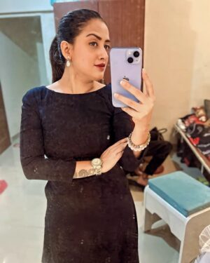 Mrinalini Chatterji Instagram - Believe me or not but yes I M NOT WELL... my 31st DC and 1st Jan was completely on bed rest... I hvnt recovered yet its been 6 days.guys just be safe

#noenergy #sick