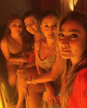 Mrinalini Chatterji Instagram - Girls like to SWING💃
