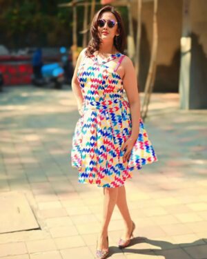 Mrinalini Chatterji Instagram - Hello🌻

Clicked by 
@kevinlobo1410 

#instagood #photooftheday #springday