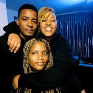 Msaki Instagram - A song came out last week called 'Nozala'. We made it one night a few years ago. We look so young. We made many songs that night, some are already part of your lives. Nothing was second guessed or over laboured. Just laughter and songs. Just feeling grateful for the gift of music and these talented souls. Glad that our paths crossed so we could catch the songs between us. 🖤💫

*Also... name the band in the 1st Frame 🙃

@djkenzasa 💫 @sunelmusician 💫@ami_faku 💕