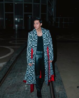 Munggaran Instagram - kuli panggul lagi ambil cuti lebaran…

Wardrobe: @khantikamdem @kamdem.official 
Stylist: @nacyaak 
Photographer: @snap.nuel 
MUA : @byeliciapj