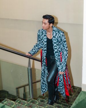 Munggaran Instagram - kuli panggul lagi ambil cuti lebaran…

Wardrobe: @khantikamdem @kamdem.official 
Stylist: @nacyaak 
Photographer: @snap.nuel 
MUA : @byeliciapj