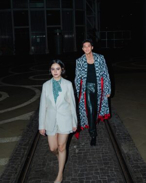 Munggaran Instagram - kuli panggul lagi ambil cuti lebaran…

Wardrobe: @khantikamdem @kamdem.official 
Stylist: @nacyaak 
Photographer: @snap.nuel 
MUA : @byeliciapj