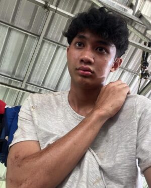 Munggaran Instagram - gue Ratman, peran gue disini tidak jauh dari gendong menggendong… yaa dari body, muka, tugas, 11/12 lah sama superman… ratman? superman?🦸‍♂️

sampai bertemu Ratman di bioskop nanti! #Comingsoon2023 #Khanzab