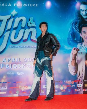 Munggaran Instagram - Blue night at Gala Premiere Jin & Jun! 19 April 2023 on Cinema!

Wardrobe: @khantikamdem @kamdem.official 
Stylist: @nacyaak 
Photographer: @snap.nuel 
MUA: @byeliciapj