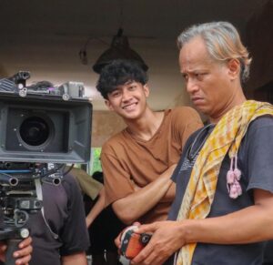 Munggaran Instagram - gimana hari pertama nya? sudah ada yang bertemu Ratman & Rahayu di bioskop?😅 #khanzab