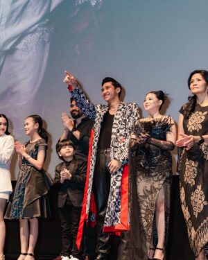 Munggaran Instagram - ‘KHANZAB’ Gala Premiere👹

Bagi saya, mimpi adalah sebuah privilege yang dimiliki setiap orang. Kita bebas bermimpi dari hal kecil sampai hal tidak mungkin sekalipun. 13 April 2023 adalah hari dimana salah satu mimpi saya terealisasikan. Film pertama saya akhirnya di putar dan di saksikan dilayar yang amat sangat besar. Tumpukan perasaan positif melekat terasa di hari itu. Saat ini hanya kata terima kasih yang bisa saya ucapkan kepada semua yang sudah percaya, mendukung, dan memberi banyak pengalaman baru untuk saya. Semoga film Khanzab ini bisa di terima baik & bisa menghibur teman teman semua.

Oh iya, tiket sudah bisa dibeli dari sekarang, Ratman tunggu di bioskop tanggal 19 April 2023 ya!

Wardrobe : @khantikamdem @kamdem.official 
Stylist: @nacyaak 
Photographer: @snap.nuel 
MUA : @byeliciapj
