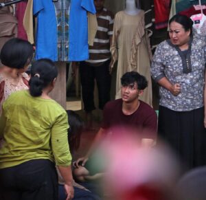 Munggaran Instagram - gimana hari pertama nya? sudah ada yang bertemu Ratman & Rahayu di bioskop?😅 #khanzab