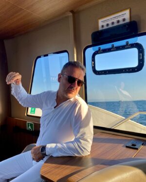 Murat Aygen Instagram - Beyaz renkle ilgili düşüncelerinizi alayım.