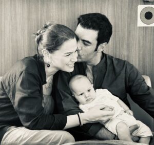 Murat Ünalmış Instagram - Hayat hızla gelip geçerken sevdiklerinle yaşadığın birkaç  güzel anıdan daha değerli hiçbir şey yok. Sağlık olsun. Huzur olsun. Kendim için istediğimi herkes yaşasın isterim. Herkese sağlıklı, mutlu bir yaşam diliyorum. 🙏🏻♾️