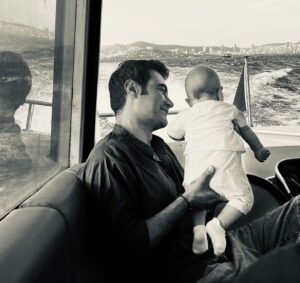 Murat Ünalmış Instagram - Hayat hızla gelip geçerken sevdiklerinle yaşadığın birkaç  güzel anıdan daha değerli hiçbir şey yok. Sağlık olsun. Huzur olsun. Kendim için istediğimi herkes yaşasın isterim. Herkese sağlıklı, mutlu bir yaşam diliyorum. 🙏🏻♾️