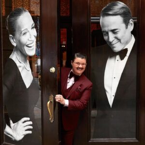 Murray Hill Instagram - I loved @plazasuitebway 🎭 ALL showbiz   hilarious ✨ Congrats @sarahjessicaparker #matthewbroderick & @jbenhickey for an absolute ⭐️⭐️⭐️⭐️⭐️ TRIUMPH!! #broadway #legends #neilsimon 
.
.
📷 @gregory_kramer
Suit: @sharpe.haus
👔 @cegonyc
